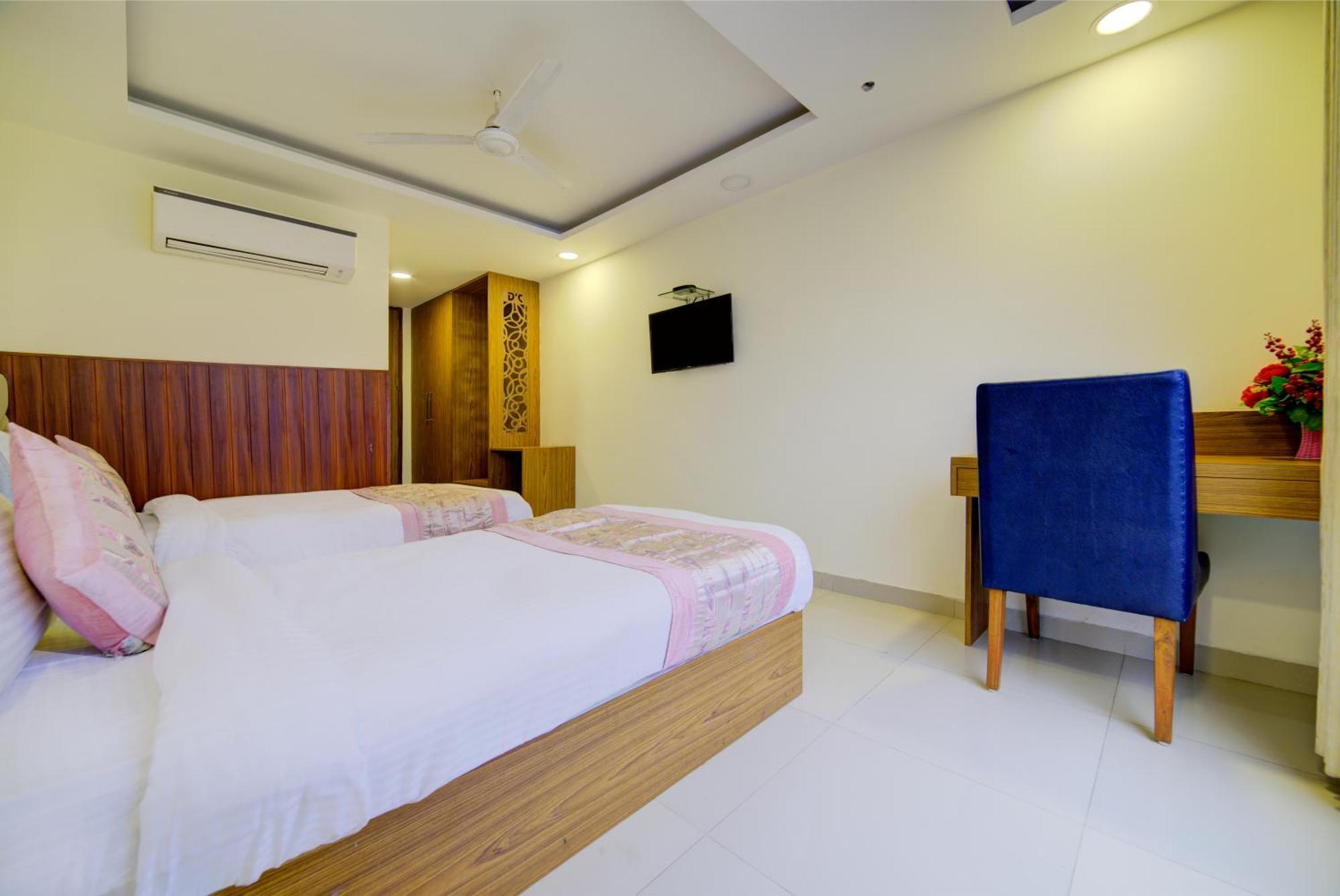 Hotel Grand Suites By D'Capitol Near Delhi Airport Νέο Δελχί Εξωτερικό φωτογραφία