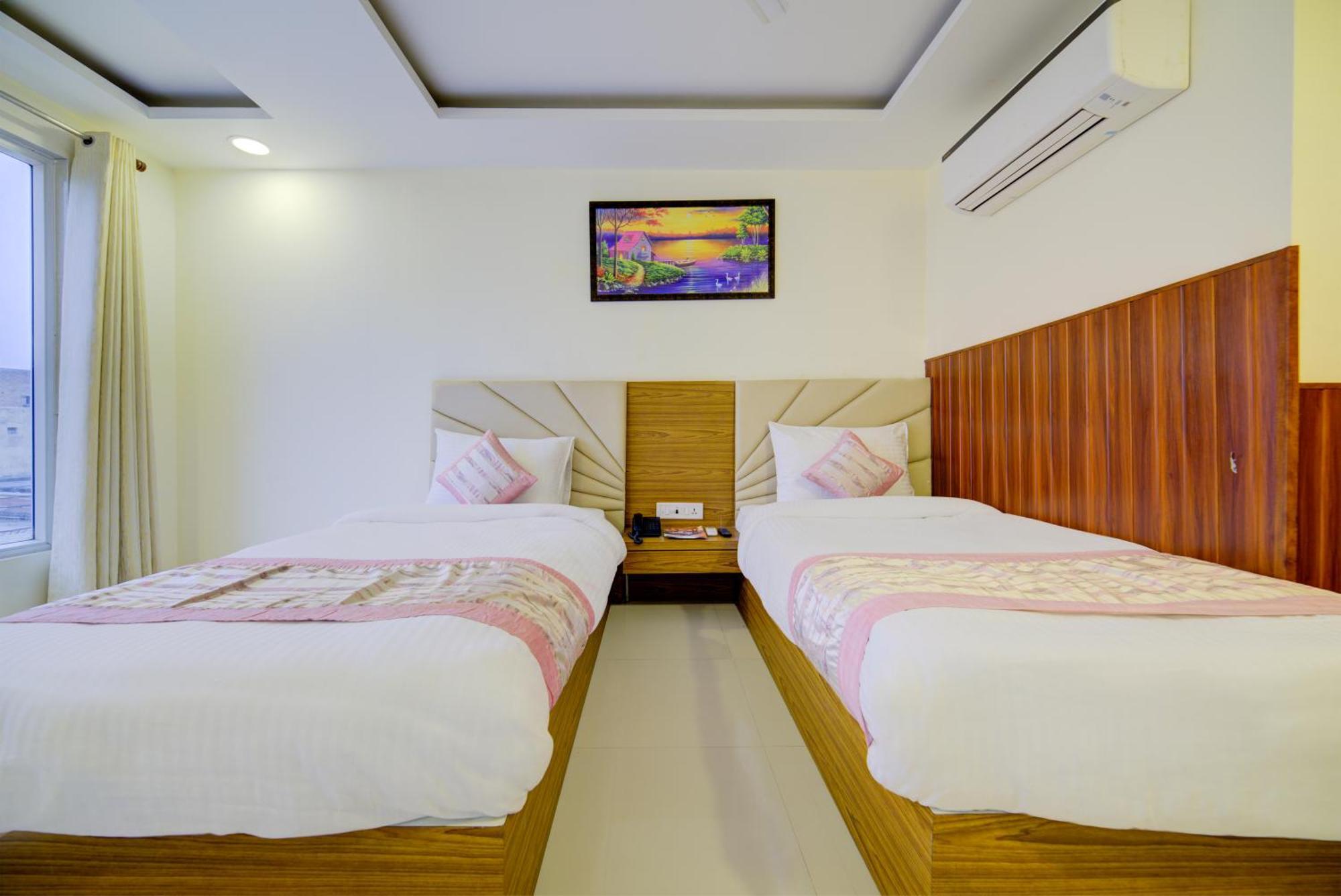 Hotel Grand Suites By D'Capitol Near Delhi Airport Νέο Δελχί Εξωτερικό φωτογραφία