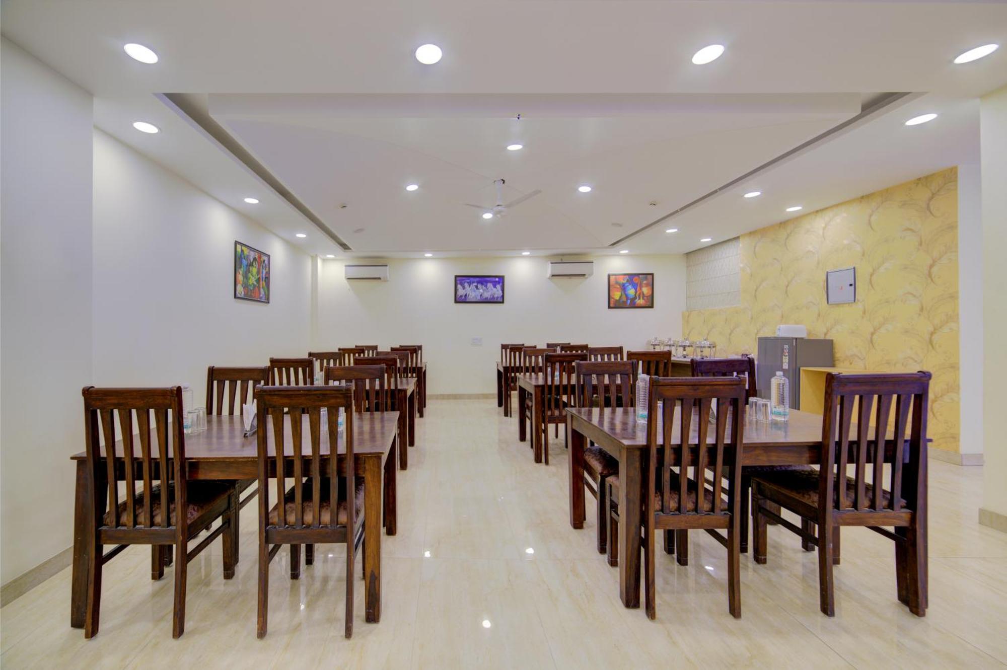 Hotel Grand Suites By D'Capitol Near Delhi Airport Νέο Δελχί Εξωτερικό φωτογραφία
