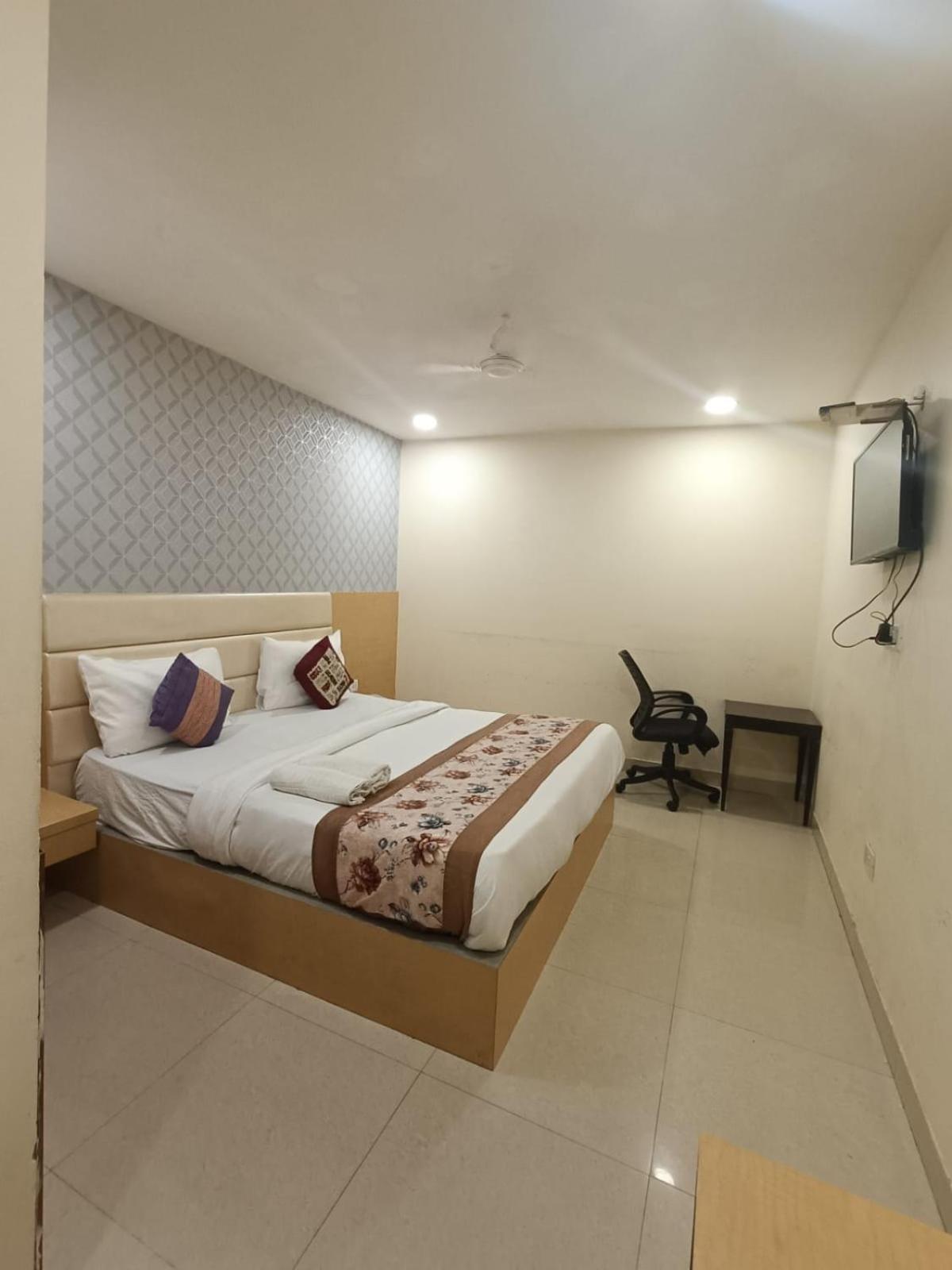 Hotel Grand Suites By D'Capitol Near Delhi Airport Νέο Δελχί Εξωτερικό φωτογραφία